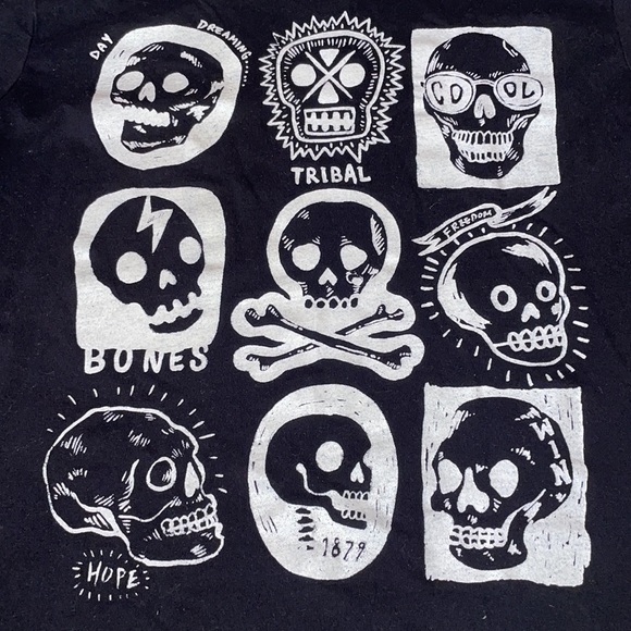 Children’s Place | Black Skull Graphic Print Short Sleeve T-shirt - Picture 2 of 4